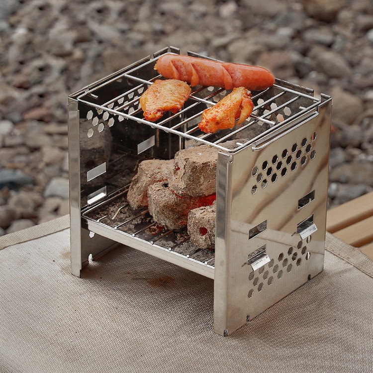 Camping BBQ tűzhely égő
